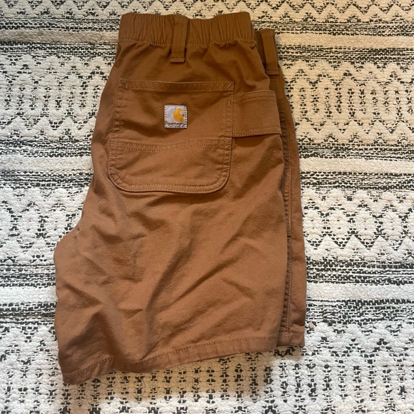 woman’s carhartt shorts - Picture 3 of 3